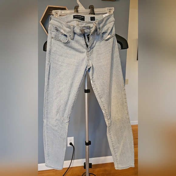 LUCKY BRAND LIGHT WASH JEANS - SIZE 4 - Picture 1 of 3